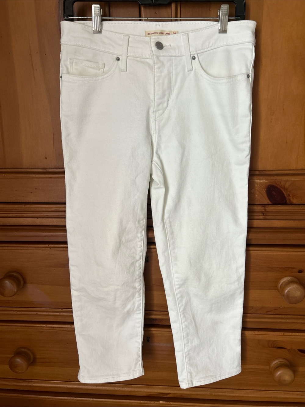 Levi's 311 Shaping Skinny Capri White Denim Jeans Women's Size 28 Mid Rise NWOT